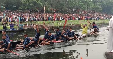 ভারত-বাংলাদেশ সীমান্তে সোনাই নদীতে দুই বাংলার অভিনব নৌকা বাইচ